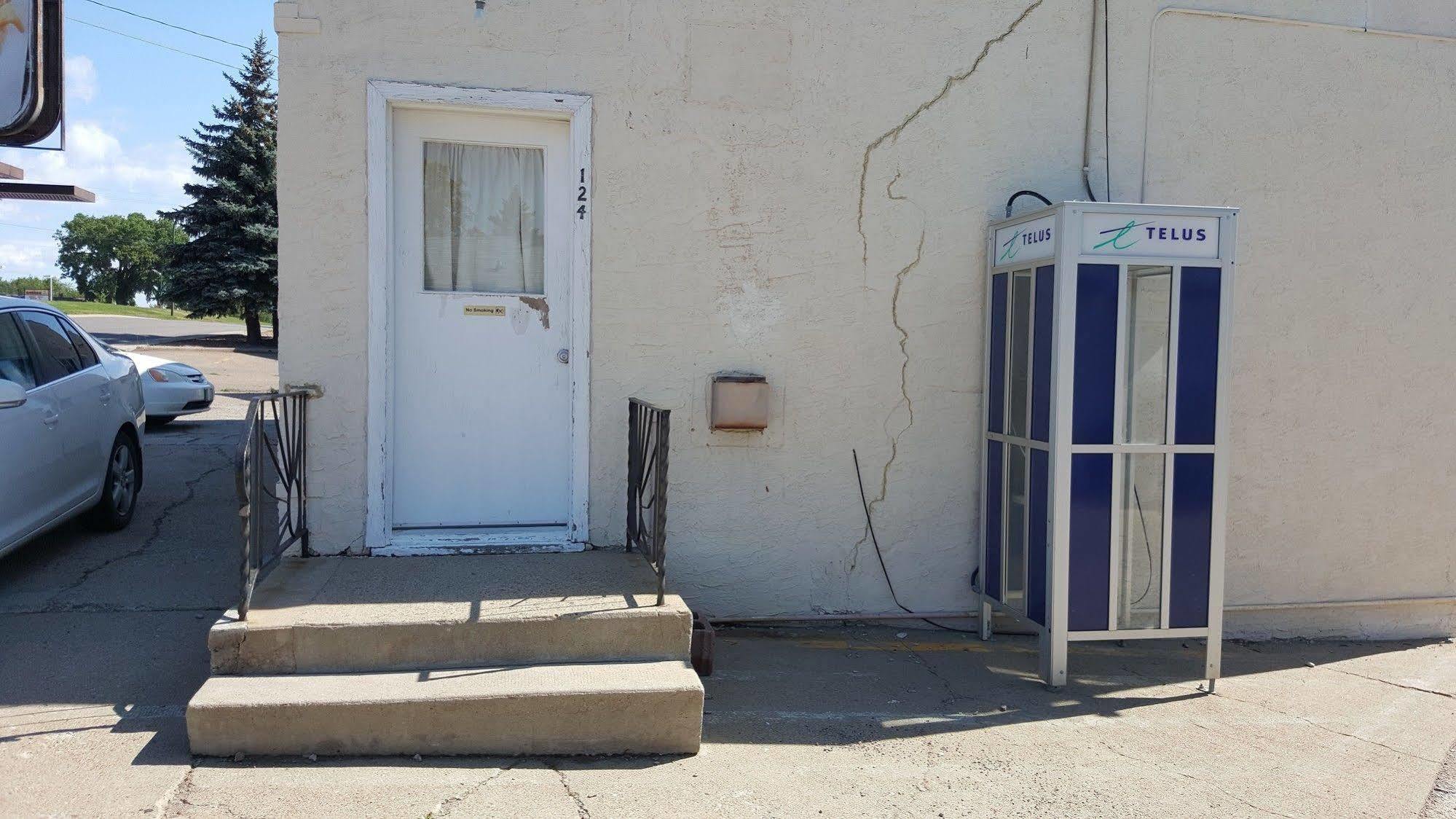 Hat Motel Medicine Hat Exterior photo
