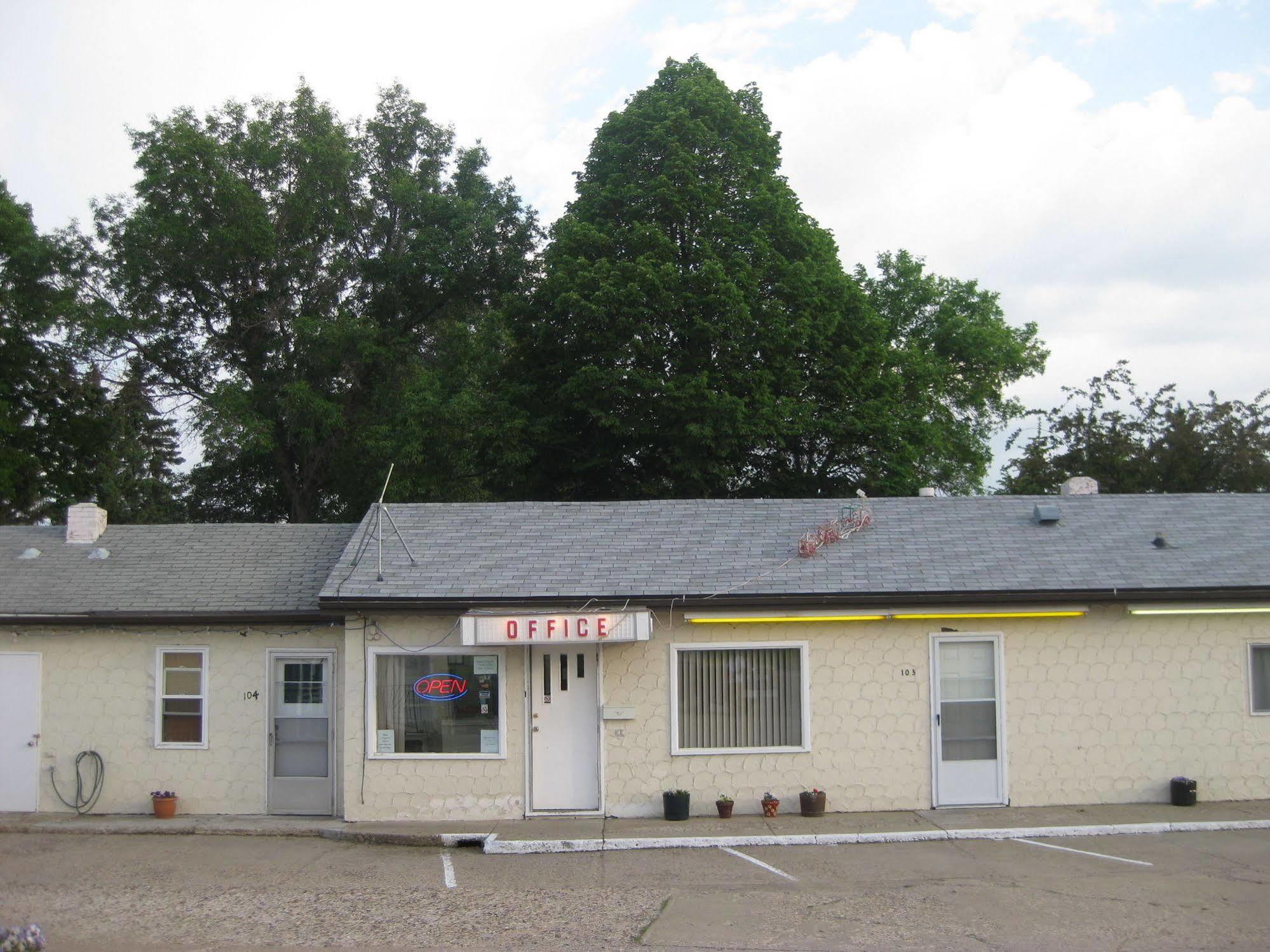 Hat Motel Medicine Hat Exterior photo